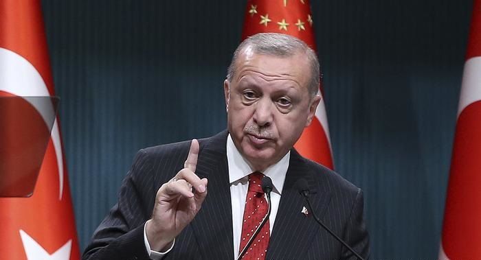Президентът Реджеп Тайип Ердоган прие в офиса си в Долмабахче