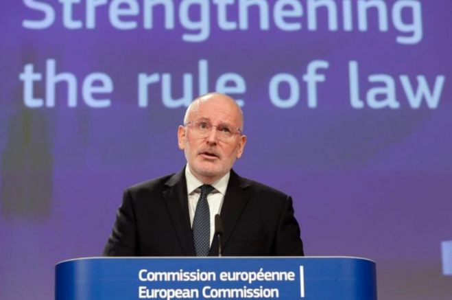 Заместник-председателят на Европейската комисия Франс Тимерманс подаде оставка като еврокомисар