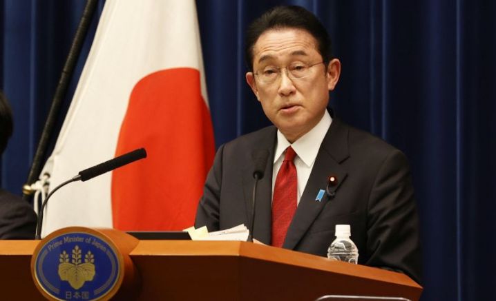 Японският министър-председател Фумио Кишида инструктира министрите от своя кабинет да