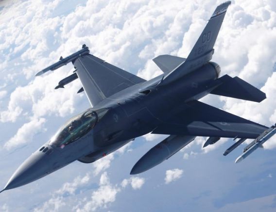 Изтребителят F 16 на ръководената от САЩ международна антитерористична коалиция се