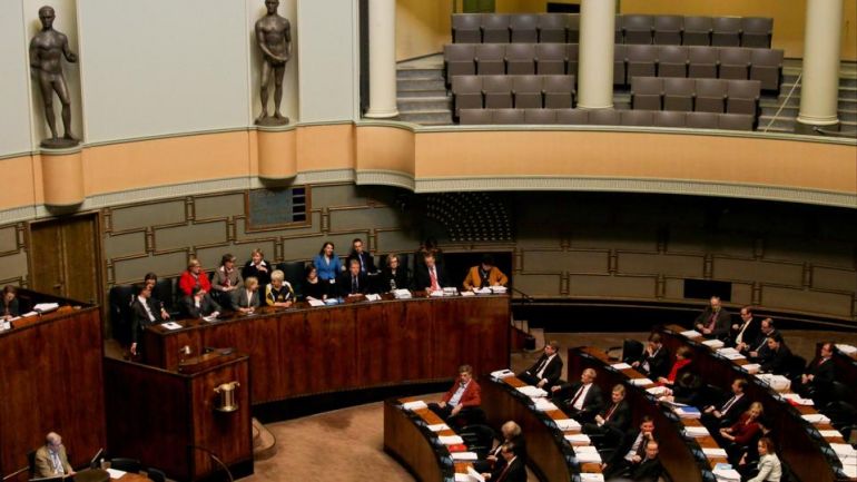 Финландският парламент единодушно одобри пакт за отбрана със САЩ който