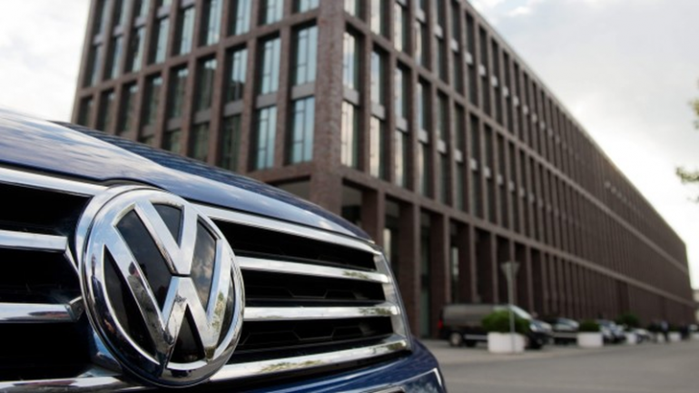 Европейски автомобилни компании затварят редица свои заводи поради недостиг на
