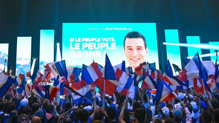 Френската крайнодясна партия Национален сбор получава най голяма подкрепа за
