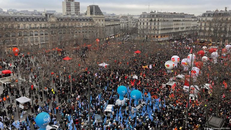 Близо 1,3 милиона французи са участвали в националния протест в