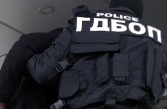 ГДБОП арестува17 годишен ученик от София който е изпратил някои от