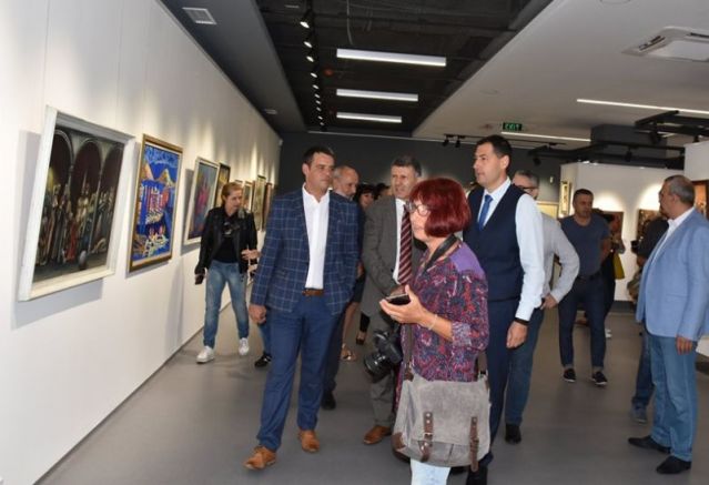 Кметът на Половдив Иван Тотев и кметът на район "Централен" Георги Стаменов откриват галерията