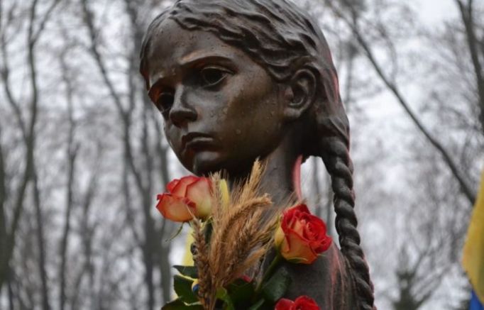 Днес Украйна почита жертвите Гладомора – съзнателно предизвикан от съветския