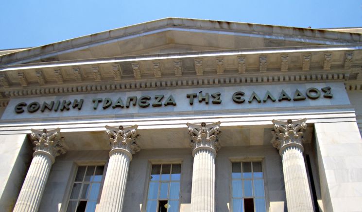 Гръцкото правителство въвежда пълна забрана за използването на пари в