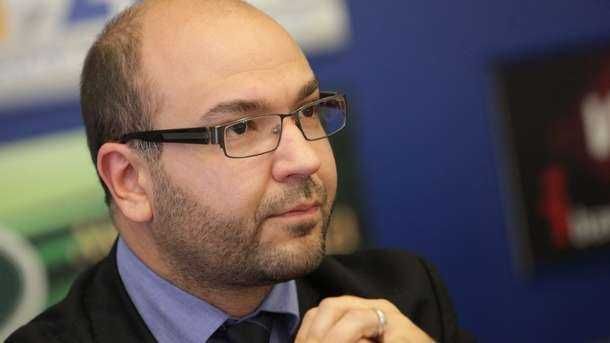 Заради международната обстановка се стигна до оставката на Янев и