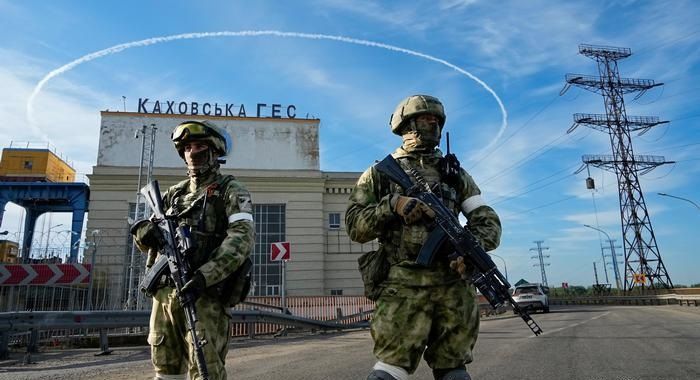 Руските сили разполагат по малко професионални окупационни сили за сметка на