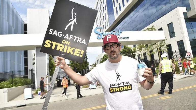 100 дни Холивуд продължава да е в блокада заради стачката