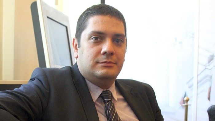 Депутатът от ГЕРБ СДС Христо Гаджев подозира че колегите му под