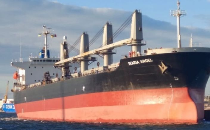 Корабът Ikaria Angel с товар от 40 хиляди тона зърно