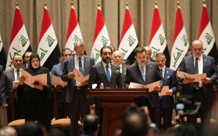 Иракските депутати одобриха ново правителство в четвъртък след едногодишна криза,