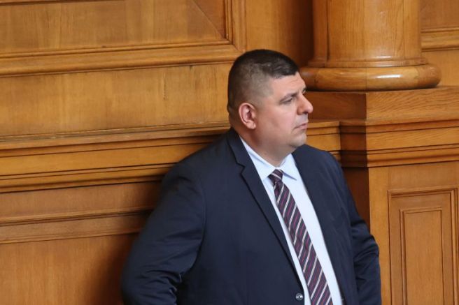 Срам за българския парламент за политическия елит е случващото се