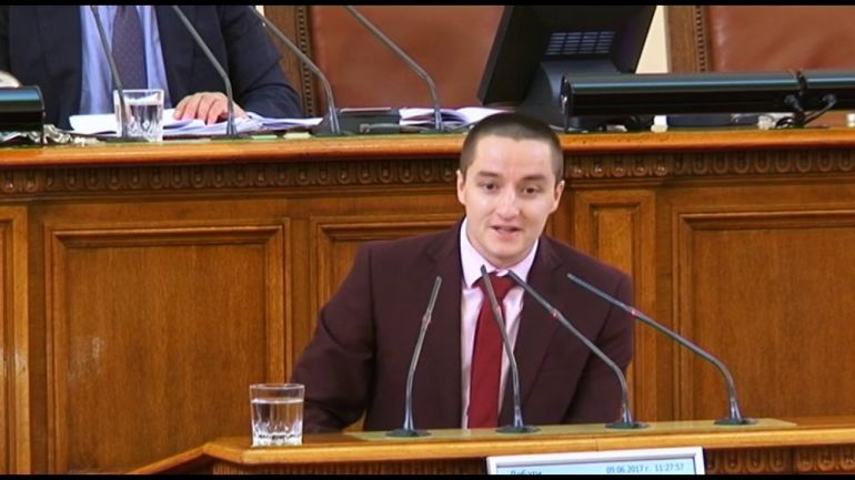 Явор Божанков от ПП ДБ заяви че възнамерява след принудителната почивка