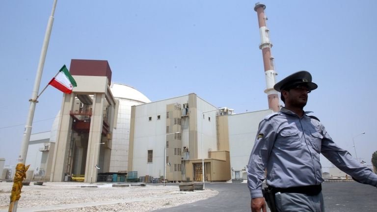 Техеран бързо натрупва обогатен уран с показатели близки до тези