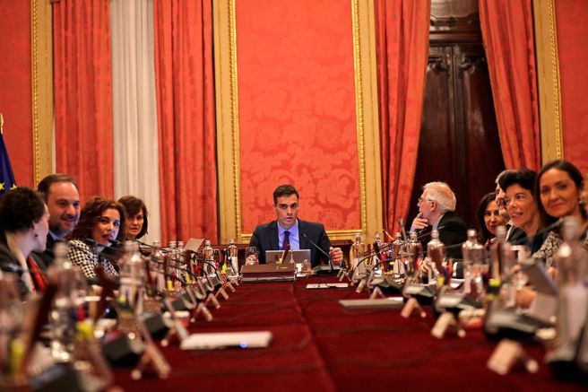 Испанският социален министър Ионе Белара призова правителството да прекрати всякакви