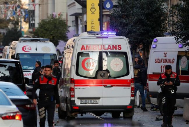 Мощен взрив избухна на пешеходната туристическа улица Истиклял в Истанбул