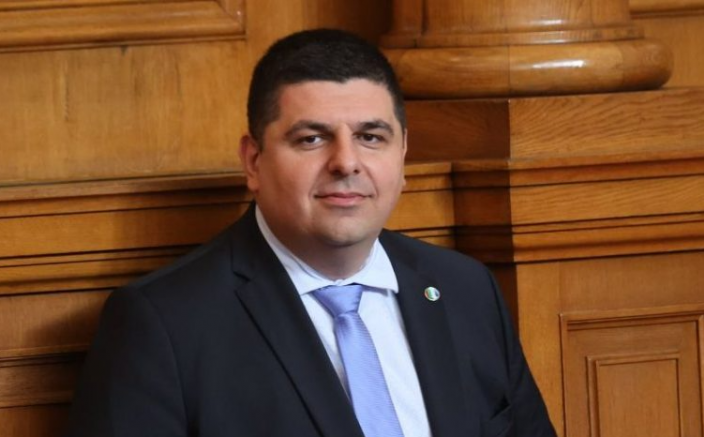 Депутатът от Демократична България Ивайло Мирчев отговори на вчерашните обвинения