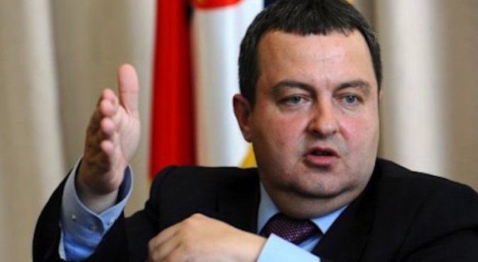 Сръбският министър на външните работи Ивица Дачич директно се намеси