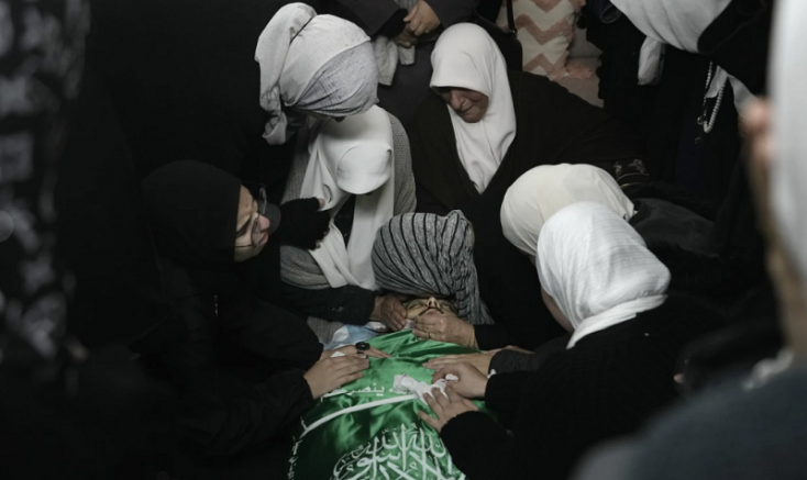 Въоръжени израелски агенти преоблечени като жени и медицински работници нахлуха