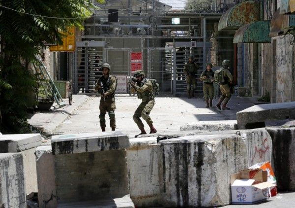 Израелските сили застреляха в неделя трима палестински екстремисти в окупирания