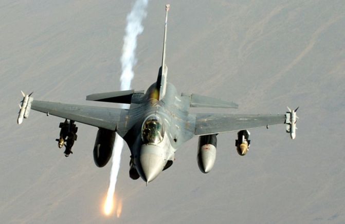 Израел нанесе въздушни удари близо до източния ливански град Баалбек