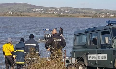 Спасителните екипи в Бургас подновяват издирването на двамата рибари изчезнали