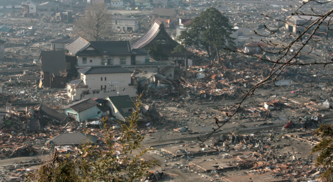 Броят на жертвите на мощното земетресение което изравни със земята