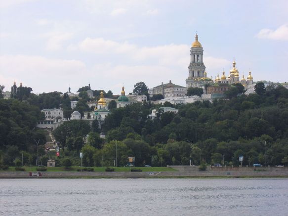 Хилядолетната Киево-Печорска лавра вече официално е регистрирана като манастир в