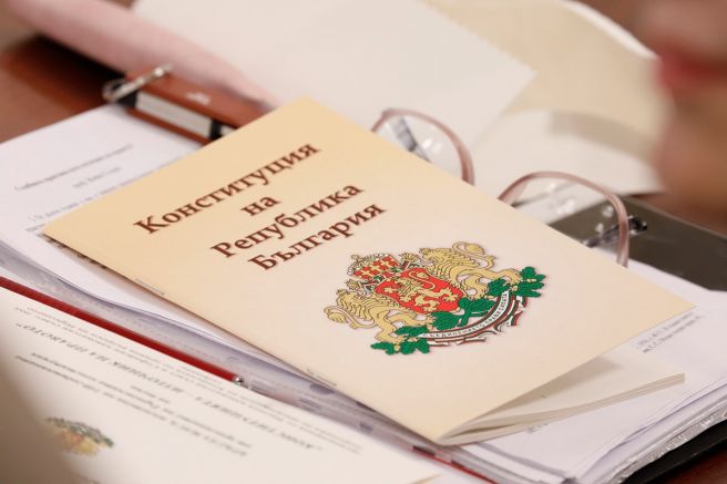 Политиците и управляващите да прочетат Търновската конституция и почерпят опит