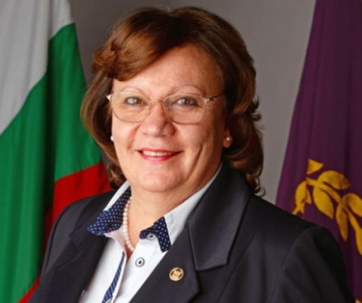 Досегашният кмет на Ловеч Корнелия Маринова обяви късно снощи на