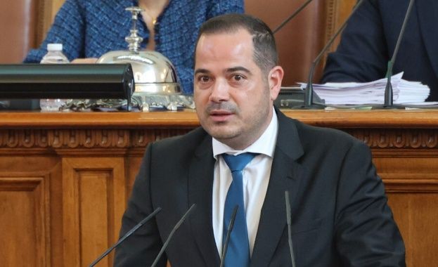 Парламентът изслушва вътрешния министър Калин Стоянов по случая Брендо предаде