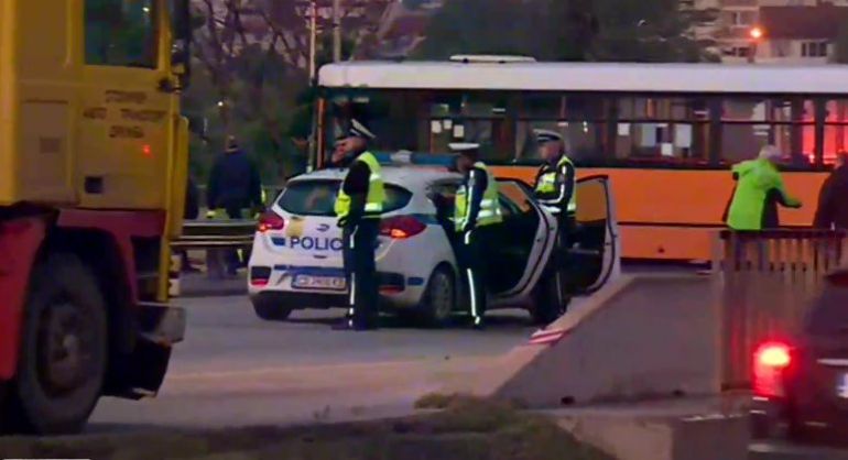 Автобус на градския транспорт катастрофира на Цариградско шосе рано тази
