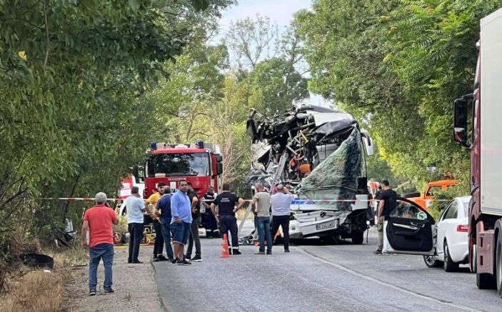 Повдигнаха обвинение срещу шофьора на румънския автобус който катастрофира в