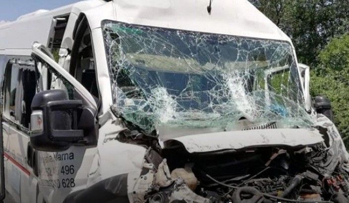 Тежка катастрофа на Подбалканския път предизвика километрично задръстване, съобщи Нова