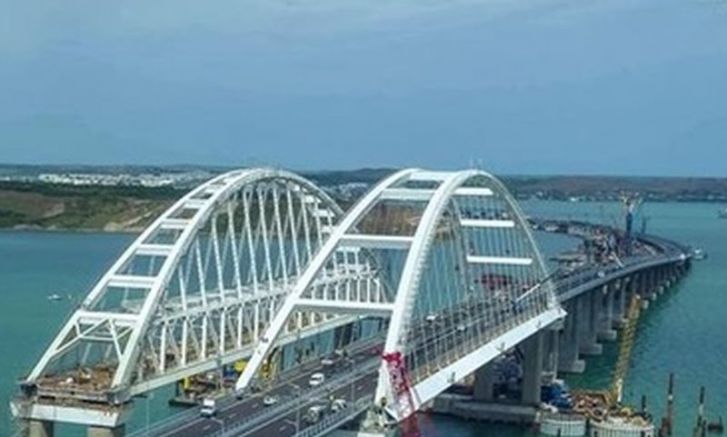 Четири дни след като отново отвори стратегическия Кримски мост който
