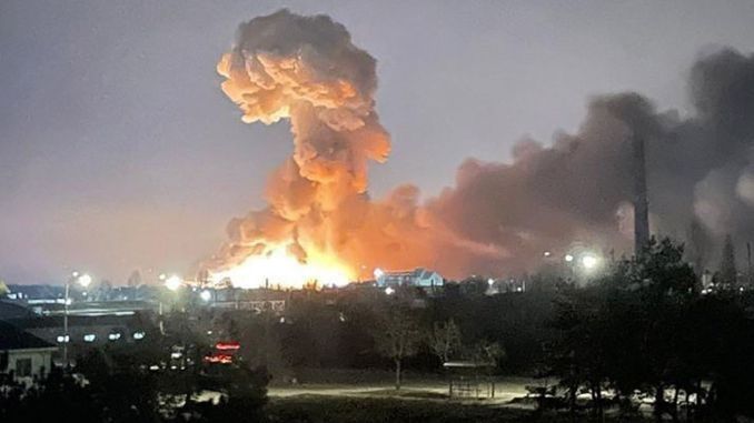 В Киев са чути няколко силни експлозии съобщават Франс прес