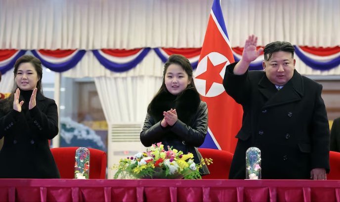 Ким Джу-е и Ким Чен Ун, снимка: Държавната информационна агенция на Северна Корея