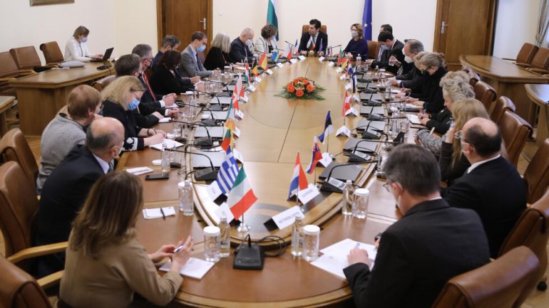 Министър-председателят Кирил Петков се срещна с посланиците на държавите-членки на