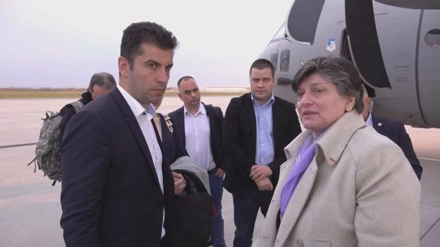 Българска делегация ръководена от премиера Кирил Петков замина на посещение