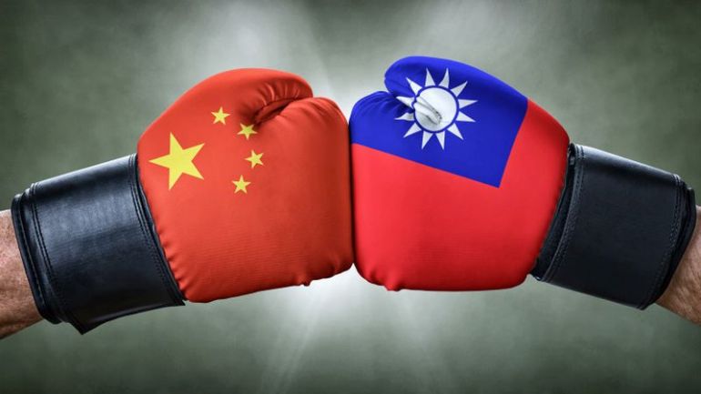 Китайските военни изпратиха 39 самолета и три кораба към Тайван