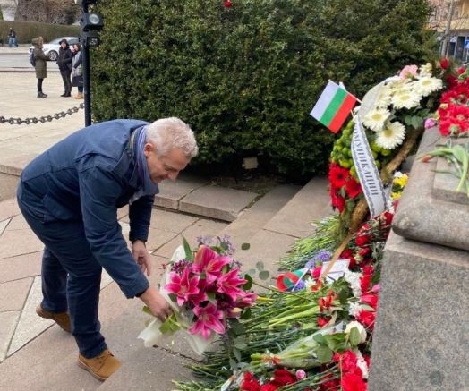 КОД откри предизборната си кампания пред паметника на Васил Левски