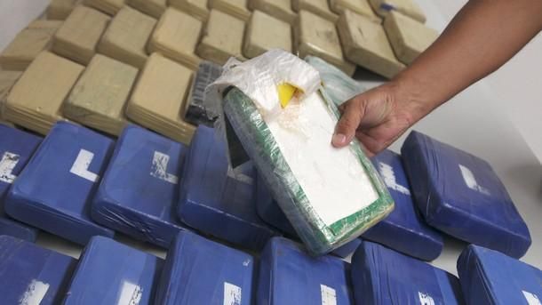 Нидерландските власти конфискуваха над осем тона кокаин открит в контейнеровоз