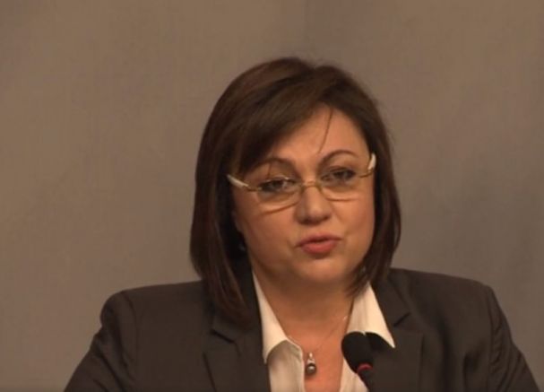 Министърът на икономиката и индустрията Корнелия Нинова и днес продължи