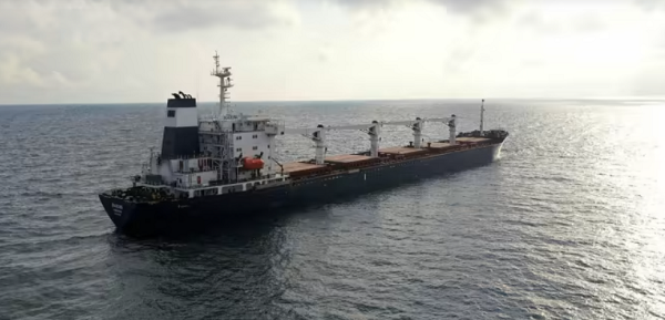 Днес сутринта от украинското пристанище Черноморск отплава един товарен кораб