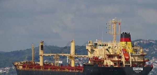 Българската компания оператор на кораба „Царевна“ спешно търси украински моряци