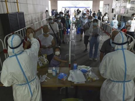 Здравните власти в Китай съобщиха за близо 60 000 смъртни