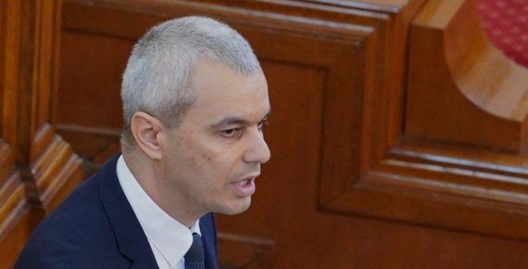Лидерът на Възраждане Костадин Костадинов продължава да атакува управляващите в